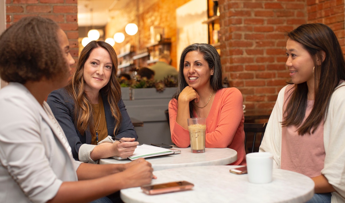 5 Ways Workplace Bonding Improves Employee Satisfaction